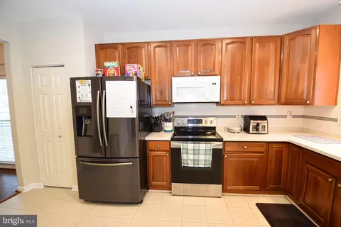 Kitchen - 5822 Dillon John Ct, White Marsh, MD 21162 photo 3 of 4