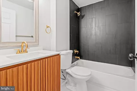 Bath - 917 Gladway Rd, Middle River, MD 21220 photo 1 of 5