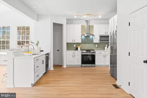 Entry Way - 917 Gladway Rd, Middle River, MD 21220 photo 6 of 14
