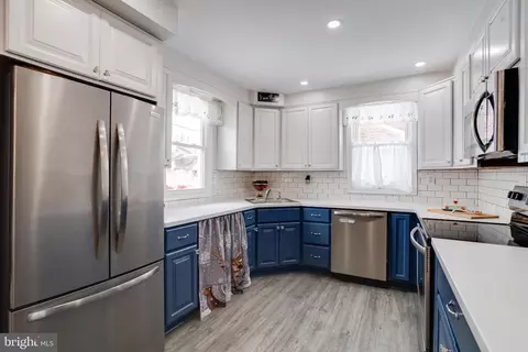 Kitchen - 1815 Wilson Point Rd, Middle River, MD 21220 photo 3 of 4
