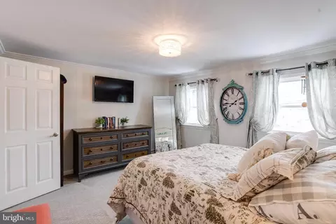Bedroom - 1815 Wilson Point Rd, Middle River, MD 21220 photo 4 of 6