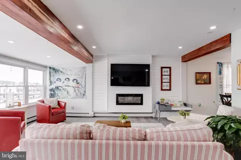 Living - 1815 Wilson Point Rd, Middle River, MD 21220 photo 3 of 3