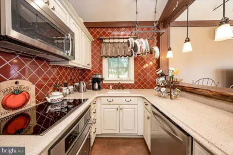 Kitchen - 4513 Carroll Manor Rd, Baldwin, MD 21013 photo 11 of 13
