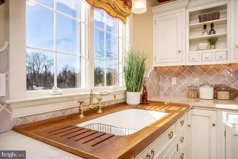 Kitchen - 4513 Carroll Manor Rd, Baldwin, MD 21013 photo 6 of 13