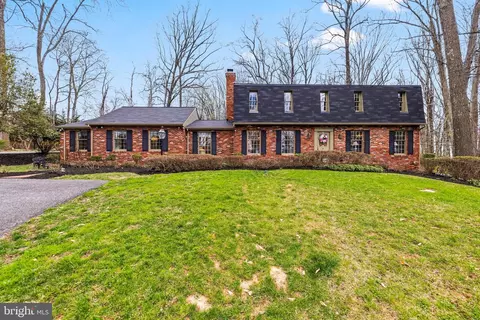 13701 Summer Hill Dr, Phoenix, MD 21131