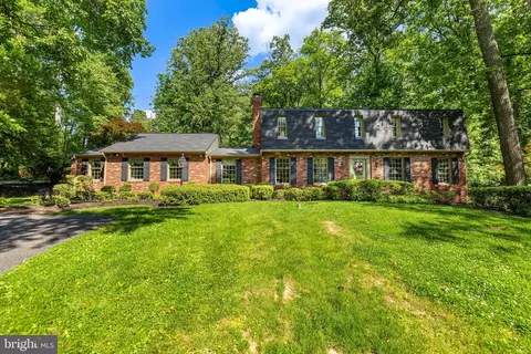 13701 Summer Hill Dr, Phoenix, MD 21131