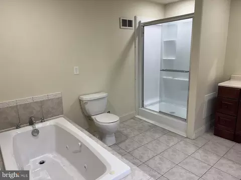 Bath - 224 E Burke Ave, Towson, MD 21286 photo 2 of 5