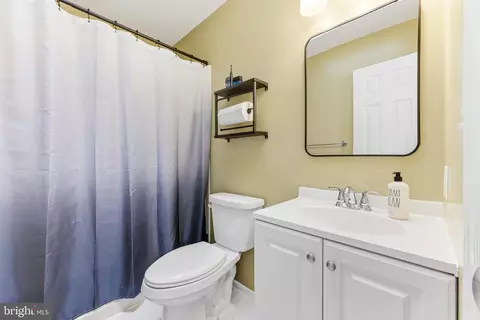 Bath - 6 Campton Ct, Nottingham, MD 21236 photo 2 of 3