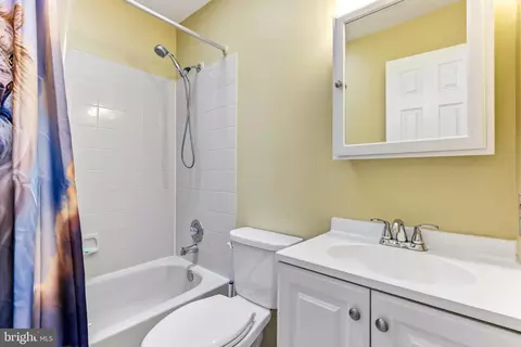 Bath - 6 Campton Ct, Nottingham, MD 21236 photo 1 of 3