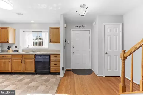 Entry Way - 6 Campton Ct, Nottingham, MD 21236 photo 2 of 3