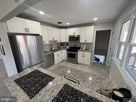 1 Carriage Lamp Ct, Parkville, MD 21234