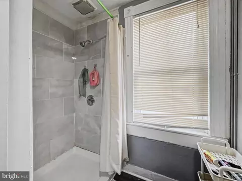 Bath - 5900 Hamilton Ave, Rosedale, MD 21237 photo 2 of 3