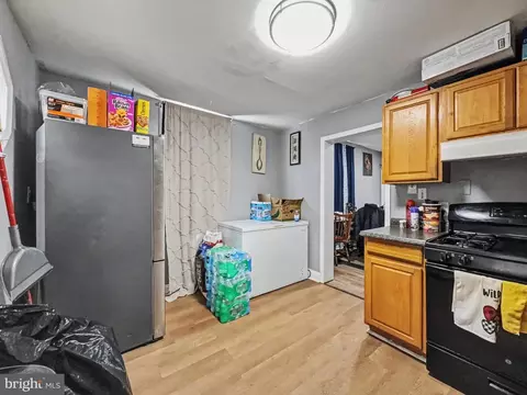 Entry Way - 5900 Hamilton Ave, Rosedale, MD 21237 photo 5 of 7