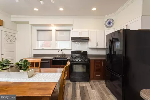 Kitchen - 625 Dunkirk Rd, Baltimore, MD 21212 photo 1 of 2