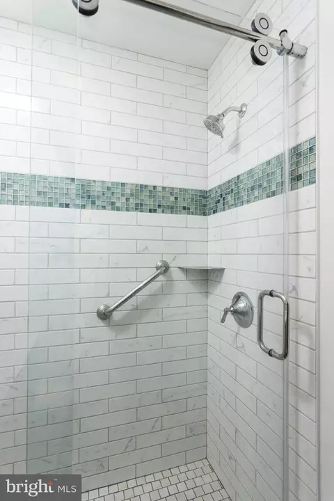 Bath - 625 Dunkirk Rd, Baltimore, MD 21212 photo 2 of 5
