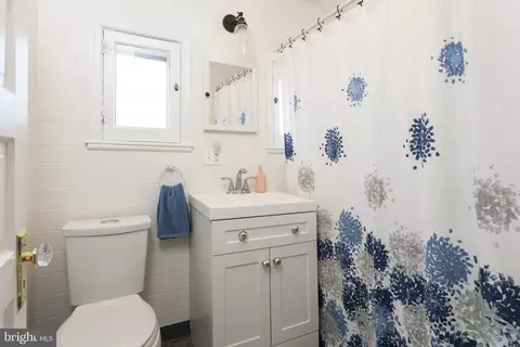 Bath - 625 Dunkirk Rd, Baltimore, MD 21212 photo 3 of 5