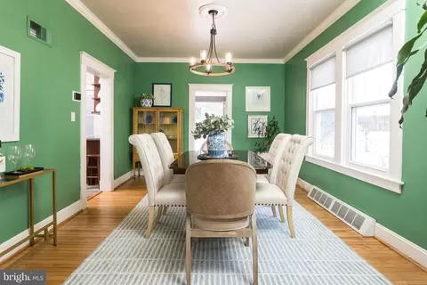 Dining - 625 Dunkirk Rd, Baltimore, MD 21212 photo 1 of 2