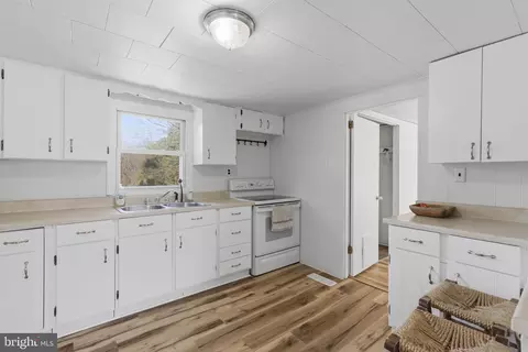 Entry Way - 5418 Forge Rd, White Marsh, MD 21162 photo 2 of 2