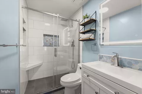 Bath - 17 Lanhill Ct, Halethorpe, MD 21227 photo 1 of 4