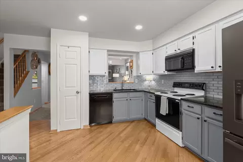Kitchen - 17 Lanhill Ct, Halethorpe, MD 21227 photo 3 of 5