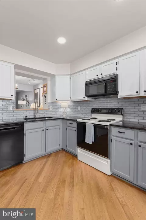 Kitchen - 17 Lanhill Ct, Halethorpe, MD 21227 photo 5 of 5