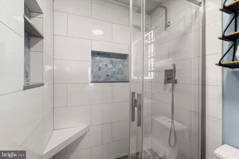 Bath - 17 Lanhill Ct, Halethorpe, MD 21227 photo 2 of 4