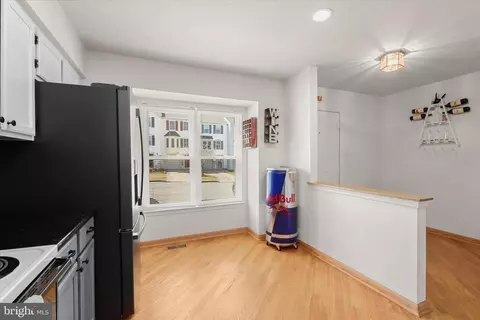 Entry Way - 17 Lanhill Ct, Halethorpe, MD 21227 photo 3 of 3