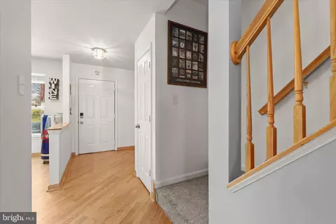 Entry Way - 17 Lanhill Ct, Halethorpe, MD 21227 photo 2 of 3