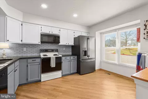 Kitchen - 17 Lanhill Ct, Halethorpe, MD 21227 photo 2 of 5