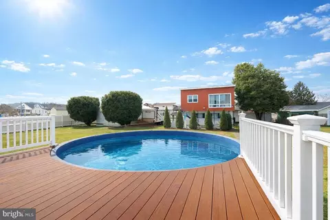 Exterior - 6909 N Point Rd, Sparrows Point, MD 21219 photo 5 of 8