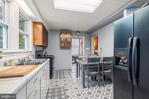 Entry Way - 6909 N Point Rd, Sparrows Point, MD 21219 photo 1 of 2