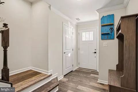Entry Way - 2906 Shaws Rd, Edgemere, MD 21219 photo 3 of 9