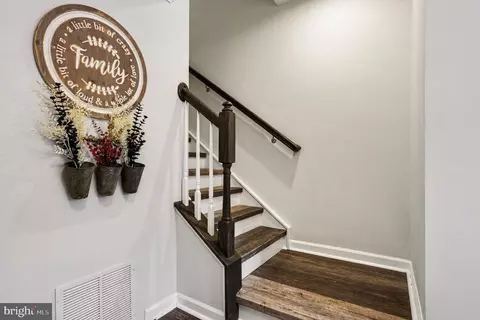 Entry Way - 2906 Shaws Rd, Edgemere, MD 21219 photo 2 of 9