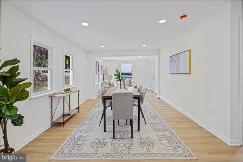 Dining - 4412 Maple Ave, Halethorpe, MD 21227 photo 1 of 3