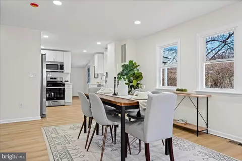 Dining - 4412 Maple Ave, Halethorpe, MD 21227 photo 2 of 3