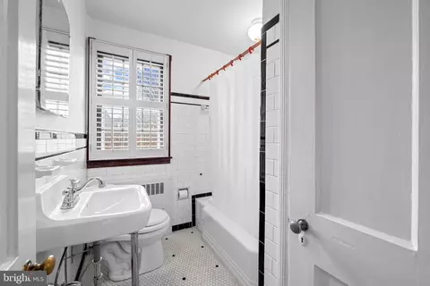 Bath - 111 Dunkirk Rd, Baltimore, MD 21212 photo 1 of 2