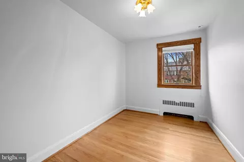 Bedroom - 111 Dunkirk Rd, Baltimore, MD 21212 photo 4 of 5