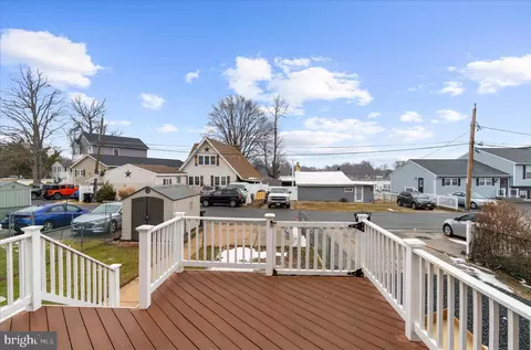 Exterior - 725 Kingston Rd, Middle River, MD 21220 photo 3 of 6