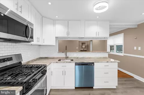Kitchen - 725 Kingston Rd, Middle River, MD 21220 photo 2 of 2