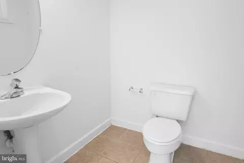 Entry Way - 39 Stridesham Ct, Baltimore, MD 21209 photo 5 of 7