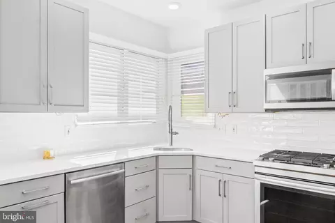 Entry Way - 39 Stridesham Ct, Baltimore, MD 21209 photo 1 of 7