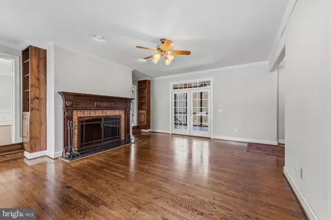 Living - 14002 Fox Run Ct, Phoenix, MD 21131 photo 2 of 11