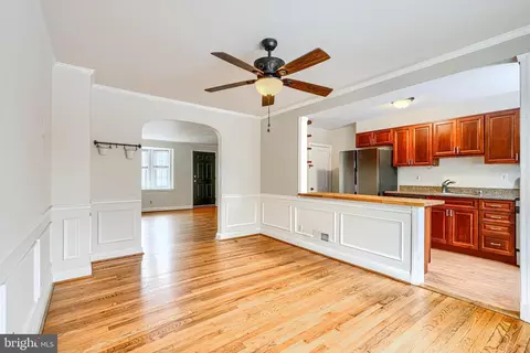 Living - 146 Dumbarton Rd, Baltimore, MD 21212 photo 4 of 9