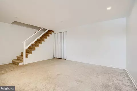 Living - 146 Dumbarton Rd, Baltimore, MD 21212 photo 8 of 9