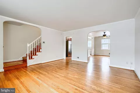 Living - 146 Dumbarton Rd, Baltimore, MD 21212 photo 3 of 9