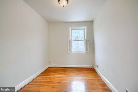 Bedroom - 146 Dumbarton Rd, Baltimore, MD 21212 photo 3 of 10