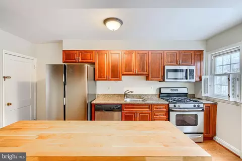 Kitchen - 146 Dumbarton Rd, Baltimore, MD 21212 photo 2 of 3