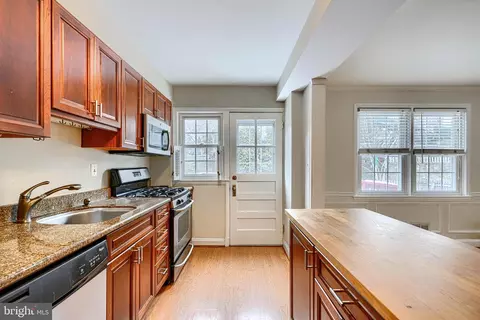 Kitchen - 146 Dumbarton Rd, Baltimore, MD 21212 photo 3 of 3