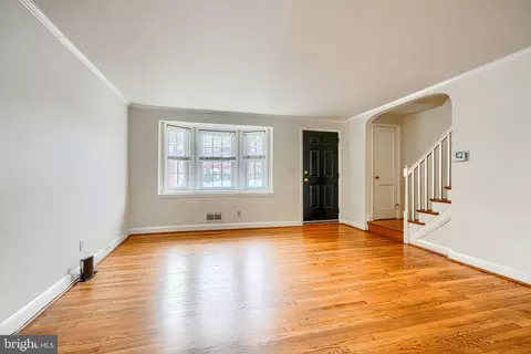 Living - 146 Dumbarton Rd, Baltimore, MD 21212 photo 1 of 9