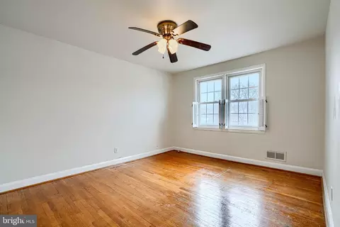 Bedroom - 146 Dumbarton Rd, Baltimore, MD 21212 photo 8 of 10